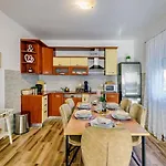 Апартаменти -zadar *
